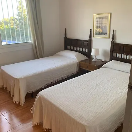 Holiday home Ideal Familias Con Jardín Grande Y Piscina Privada