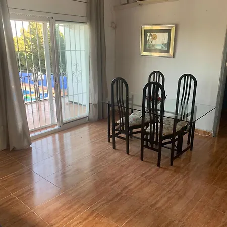 Ideal Familias Con Jardín Grande Y Piscina Privada
